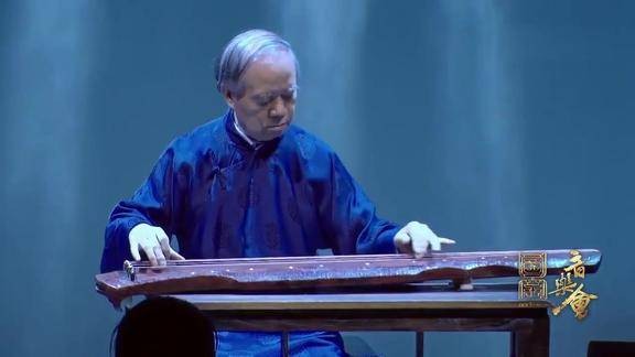 Guqin Master Li Xiangting performed the "Flowing Water" in an international concert
